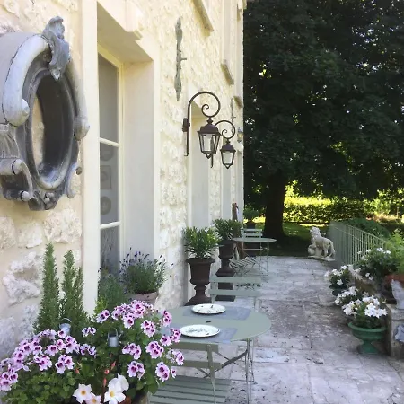 Le Chant Des Oiseaux Bed & Breakfast *