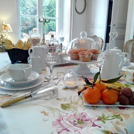 Le Chant Des Oiseaux Bed & Breakfast *