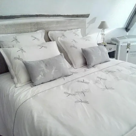 Le Chant Des Oiseaux Bed & Breakfast