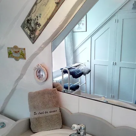 Le Chant Des Oiseaux Bed & Breakfast *